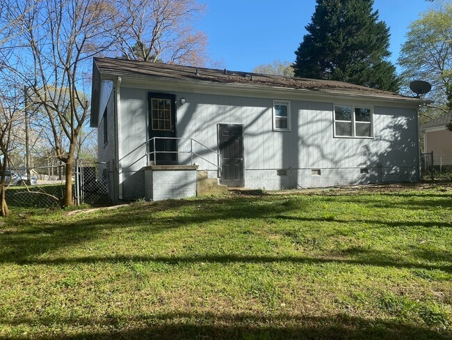 Building Photo - 7621 Longstreet Dr