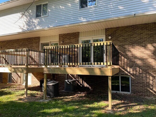 Building Photo - 1009 W Cascade Ave