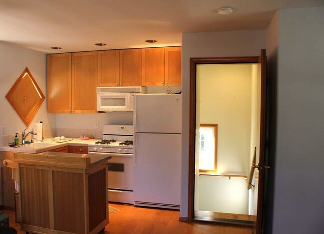Building Photo - Experience Downtown Gig Harbor living in t...