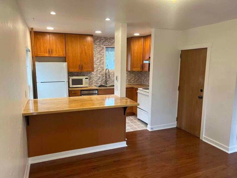 Building Photo - 322 Avenue A