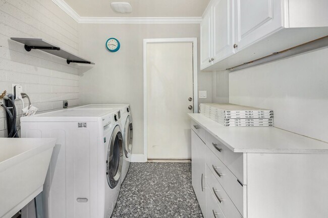 Building Photo - Beautiful Home available to lease!