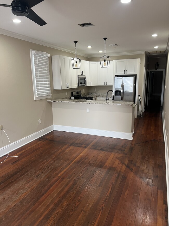 Building Photo - 621 S Alexander St