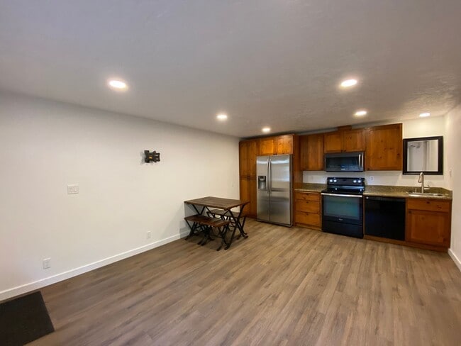 Building Photo - 355irv