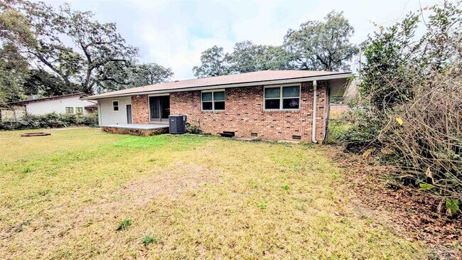 Building Photo - 5912 Sarah Dr