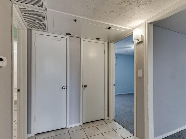 Building Photo - 1703 E Lindsey St