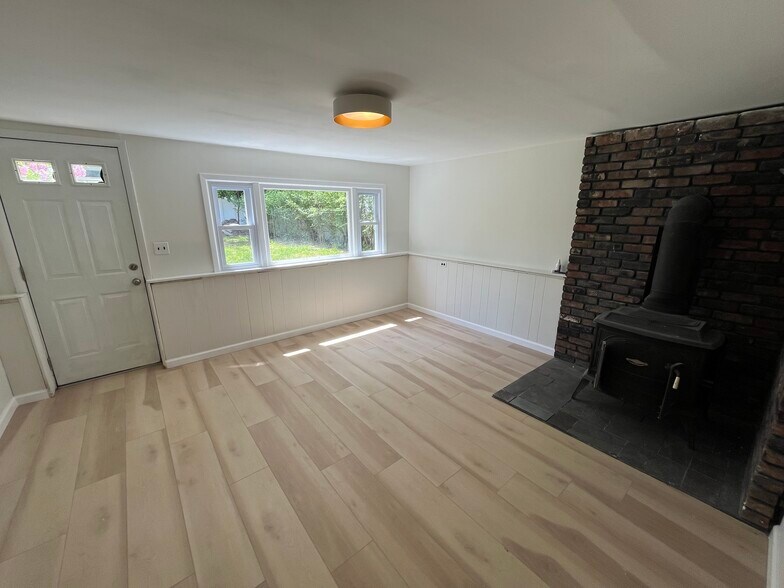 Building Photo - 96 Oakdene Ave