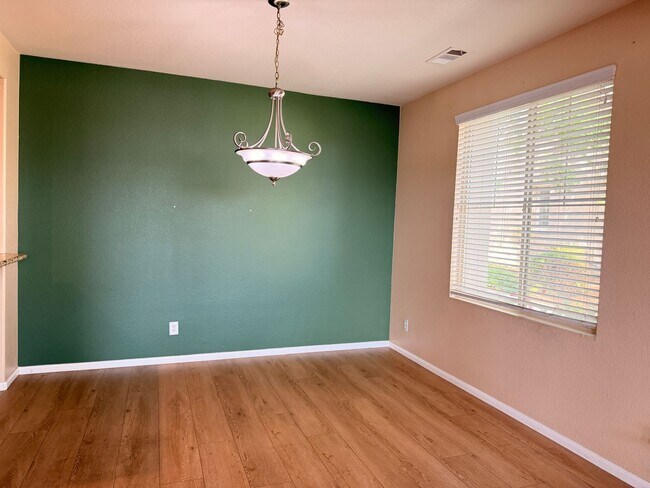 Building Photo - 1729 Cripple Creek Dr