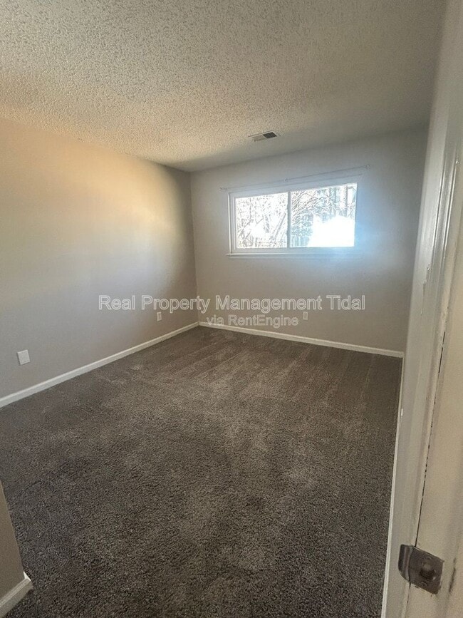 Building Photo - 1083 Tall Oak Dr