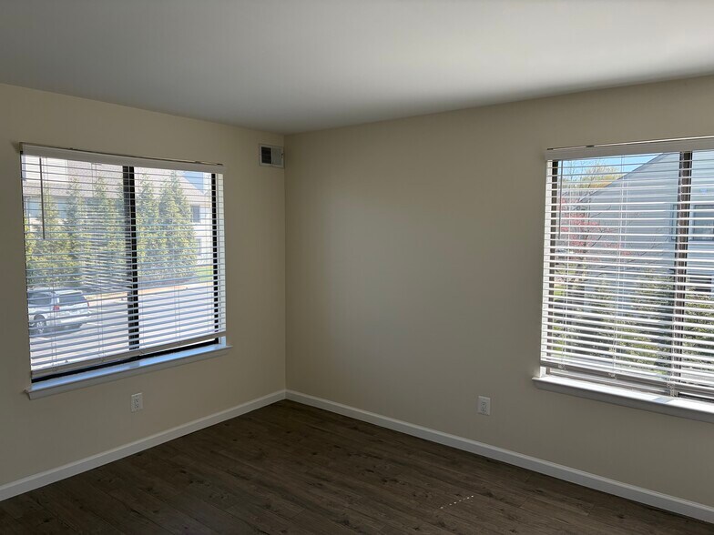 Building Photo - 706 The Woods