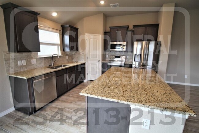 Building Photo - Charming 3-bed, 2-bath home now available ...