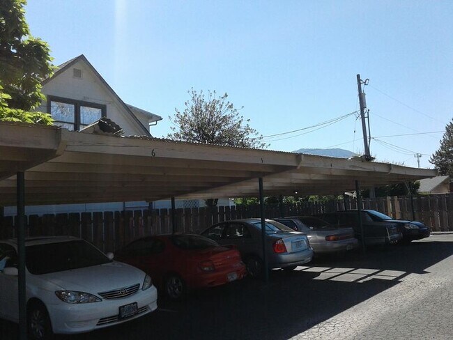 Building Photo - 507 NE D St