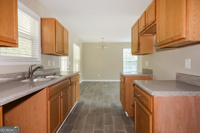 Building Photo - 405 Hawthorne Cir