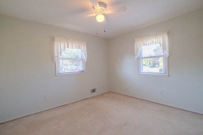 Building Photo - 6 Hammen Ave