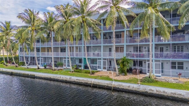 Building Photo - 801 NE 18th Ct