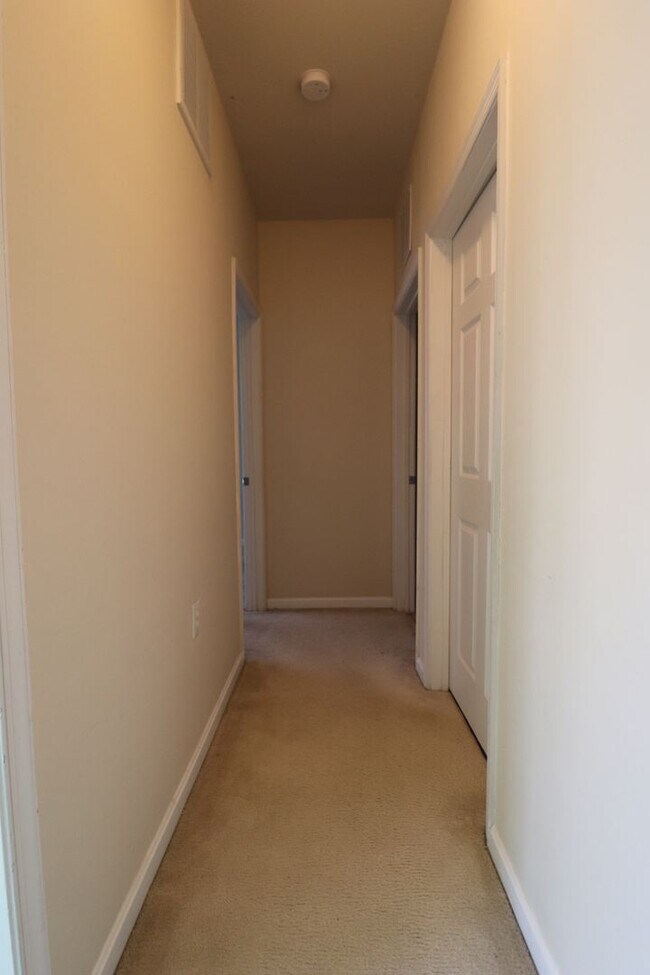 Building Photo - Rare 2BR 2BA 2 Level Condo With Garage