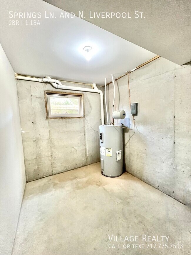 Building Photo - 155 Springs Ln