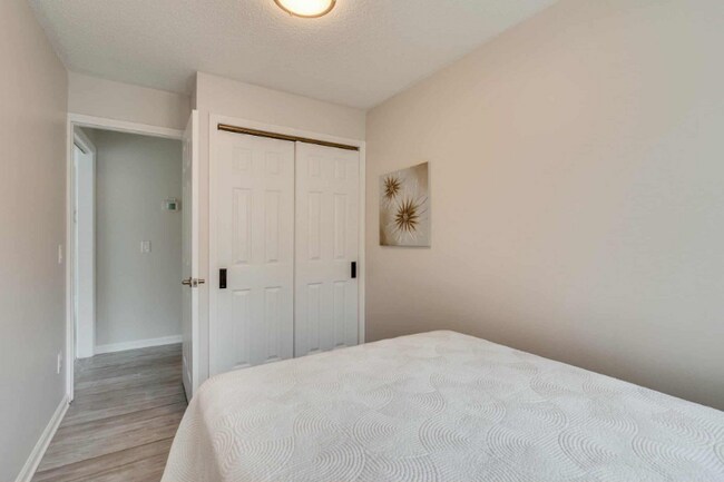 Building Photo - 5009 Emerald Dr