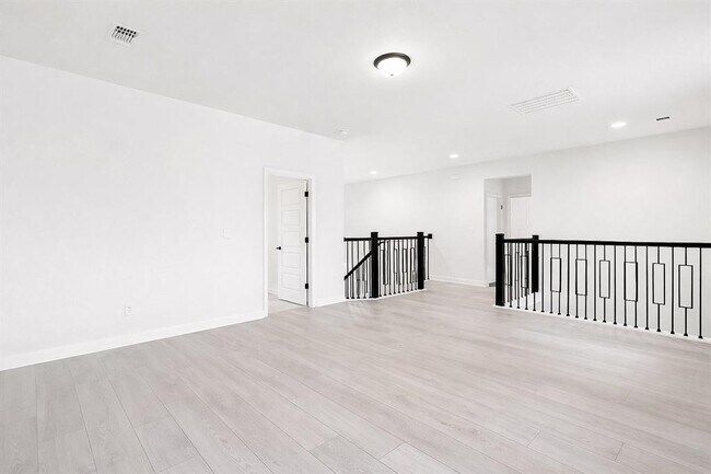 Building Photo - 6401 Velvet Leaf Ln