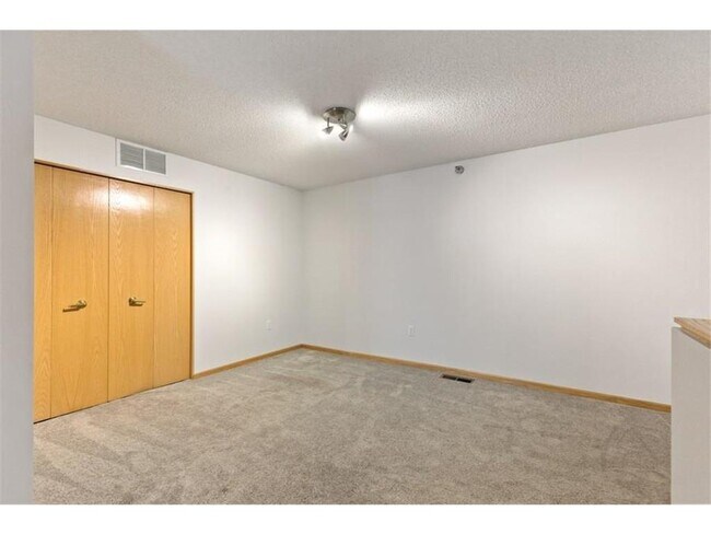 Building Photo - 600 N 2nd St