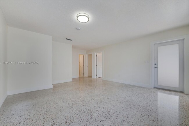Building Photo - 3334 SW 24th St