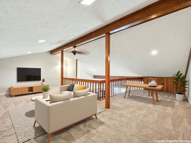 Building Photo - 64 Hideaway Dr