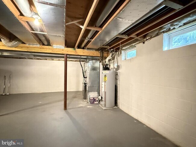 Building Photo - 25 Canal View Dr