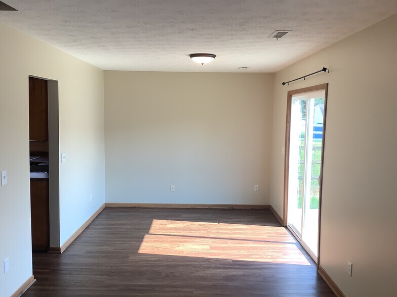 Building Photo - 940 Fox Croft Pl