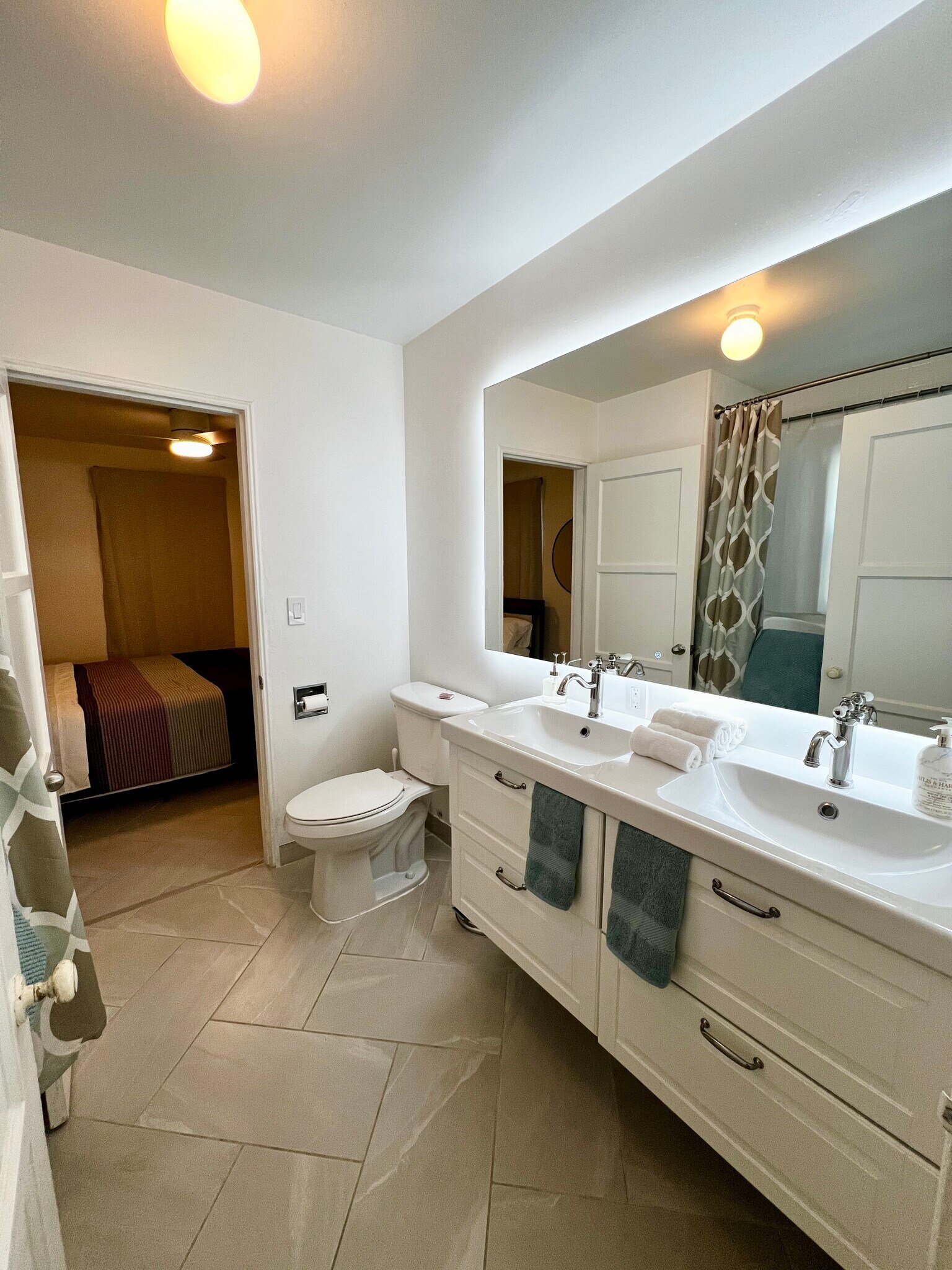 Building Photo - 530 N Quarantina St