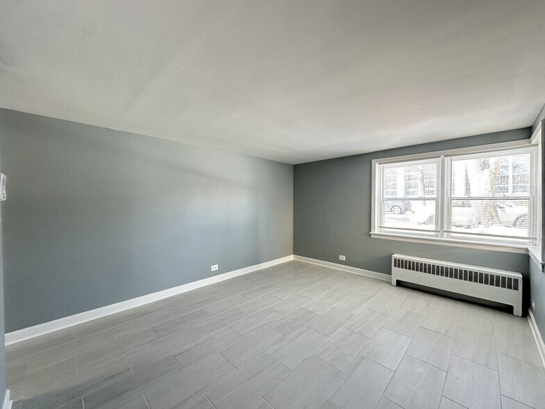 Building Photo - 6715 N California Ave