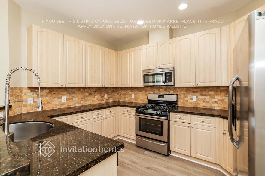 Building Photo - 10674 Old Hammock Wy