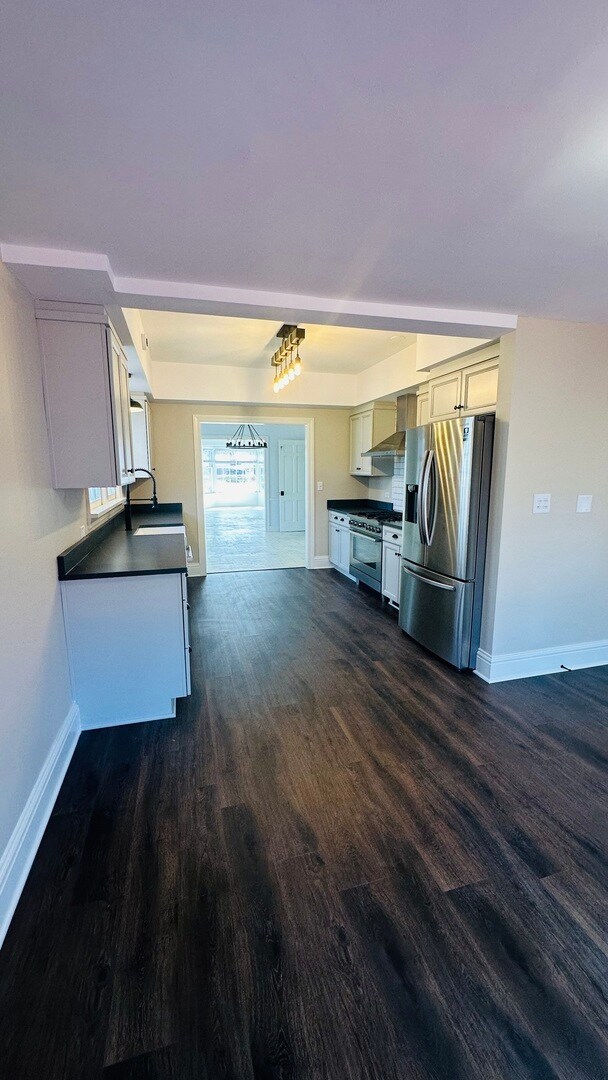 Building Photo - 124 W Crystal Lake Ave