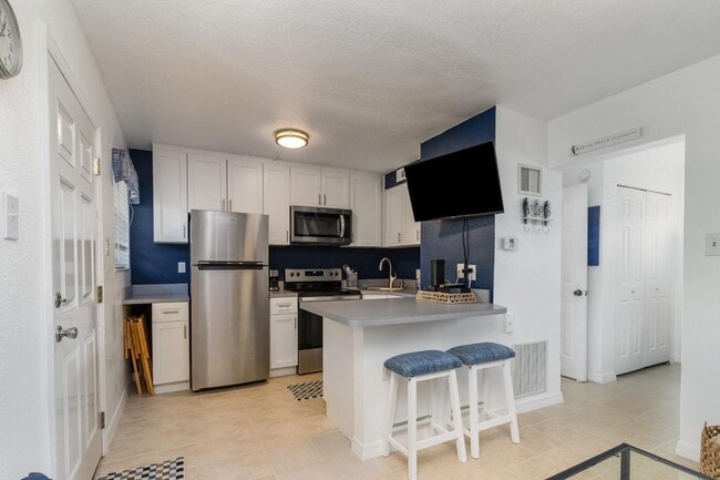 Building Photo - 211 Circle Dr