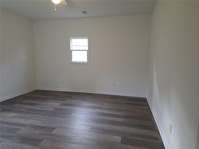 Building Photo - 210 Ormond St SW