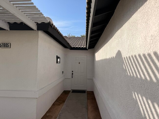 Building Photo - 51905 Avenida Velasco