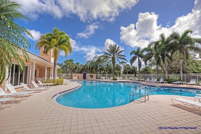 Building Photo - 8984 SE Hawks Nest Ct