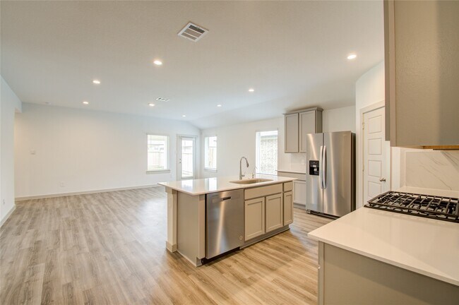 Building Photo - 7911 Murciana Dr