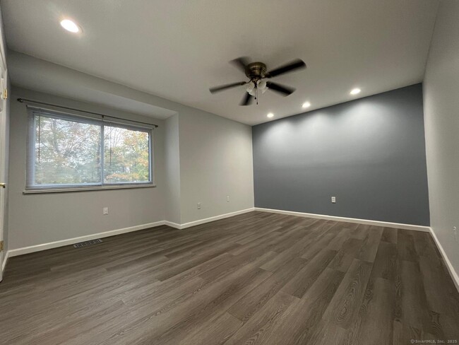 Building Photo - 221 Cottonwood Rd