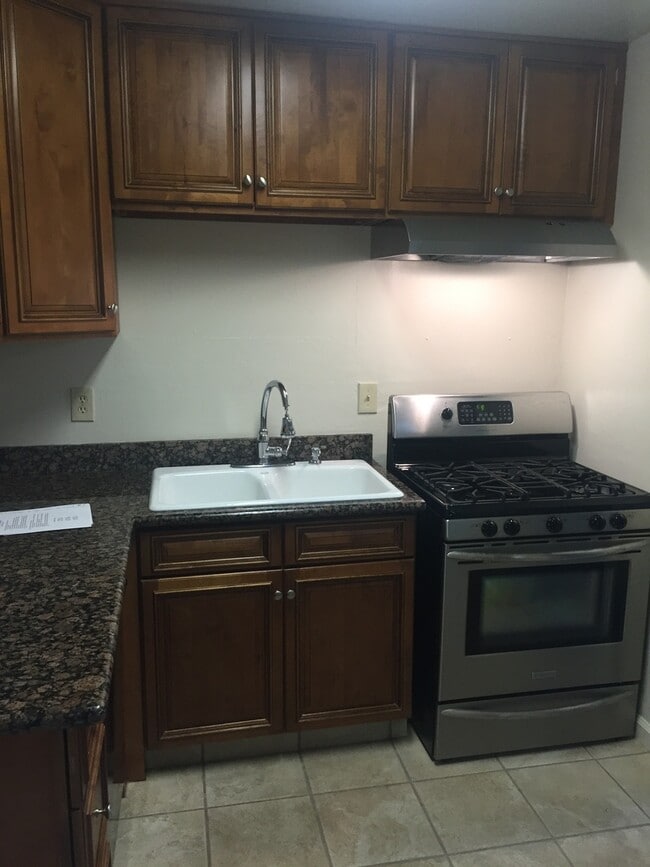 Building Photo - Quaint House in Ripon!