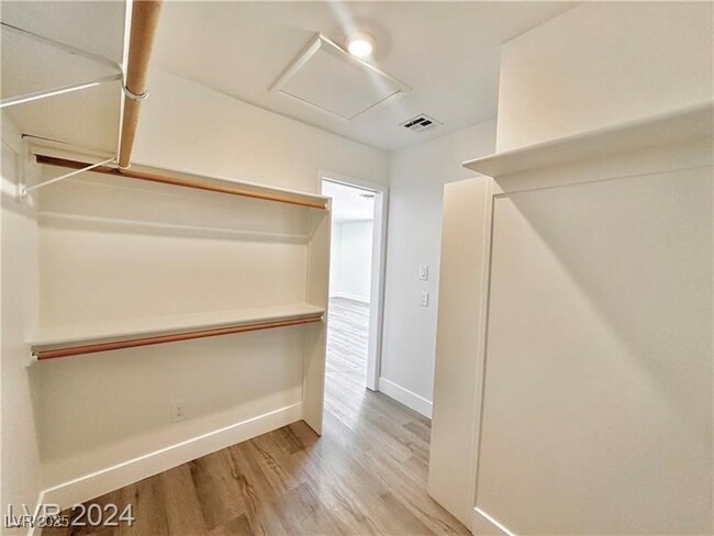 Building Photo - 401 Holcomb