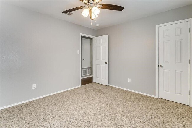 Building Photo - 909 Poncho Ln