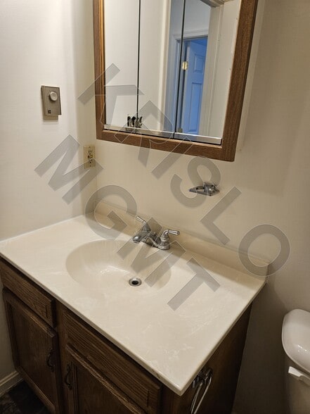 Second Floor Full Bath - 923 Harwood Rd