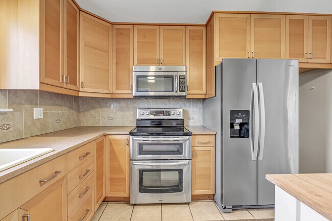 Building Photo - 4 Soundview Ave