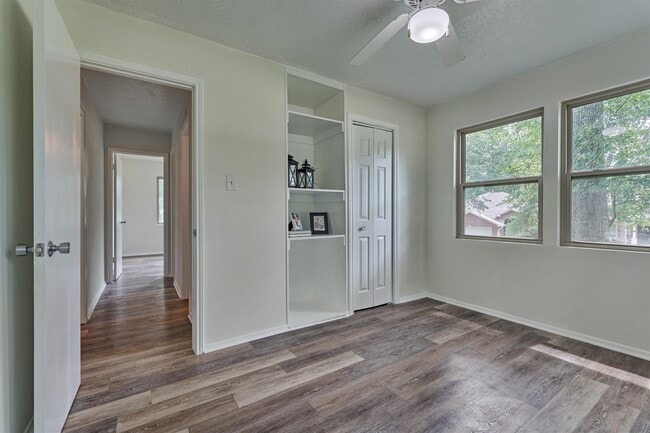 Building Photo - 903 Commanche Rd