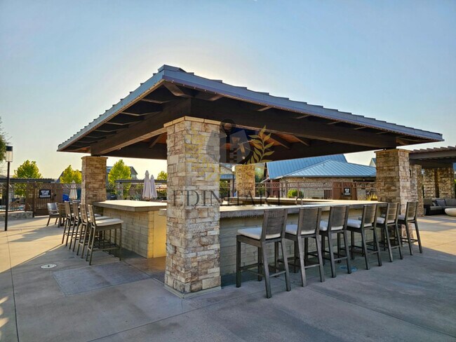 Building Photo - 531 Meridian Ave