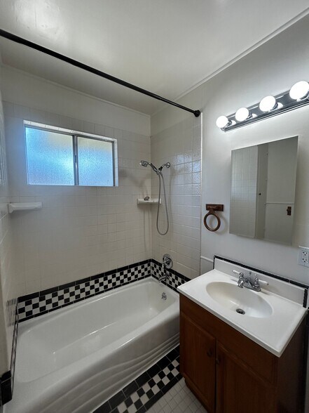 Building Photo - 254 N Canyon Blvd