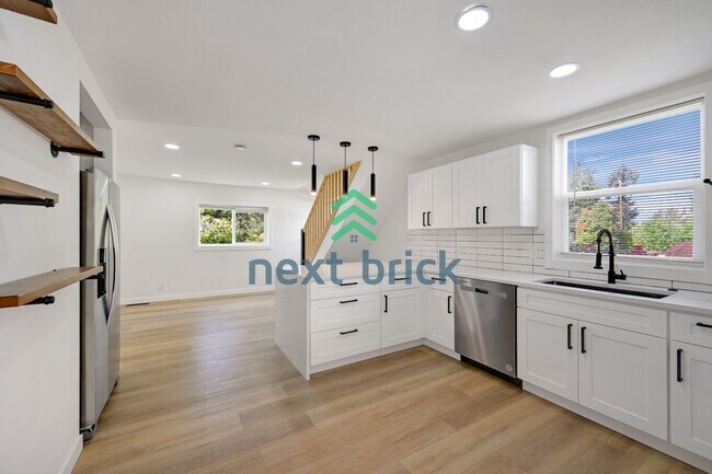 Building Photo - 215 S 107th St
