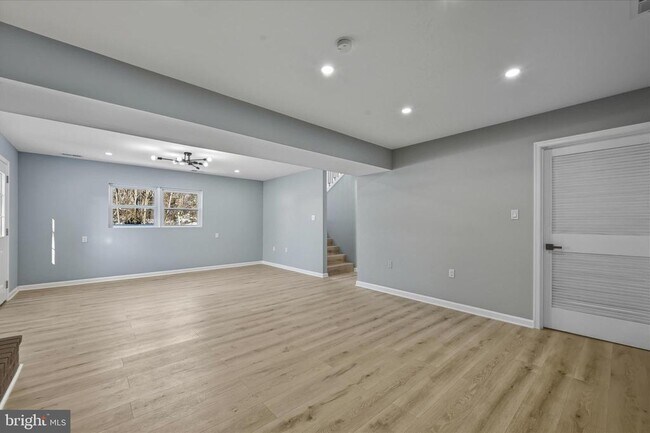 Building Photo - 110 Elaine Dr