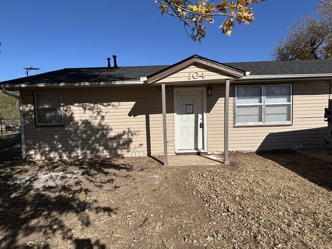 Primary Photo - 104 Gatewood Dr