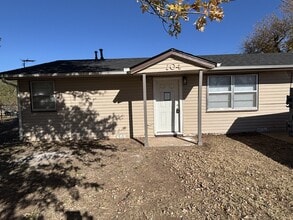 Building Photo - 104 Gatewood Dr