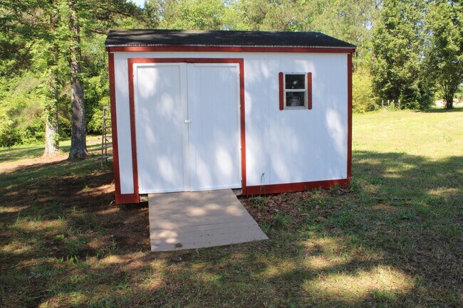 Building Photo - 80 Senter Farm Ct